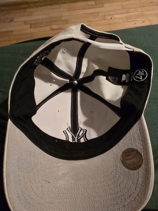 Czapka biała  47