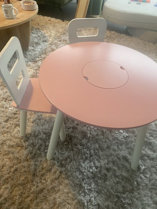 Stolik i dwa krzeselka dla dzieci