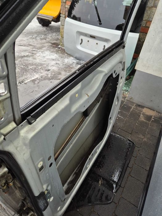 chrysler town country drzwi przednie prawe prawy przód lak PS2 srebrne