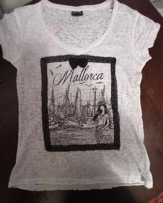 Жіноча футболка.