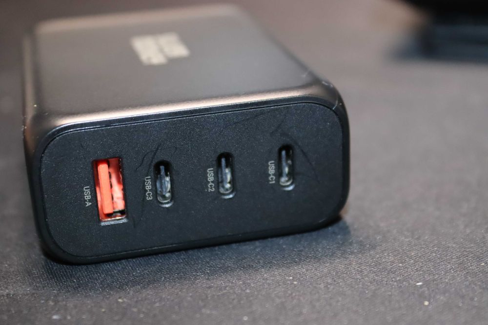 Ładowarka Silver Monkey GaN 140W 3 x USB-C +USB-A PowerDelivery 3.1 28V/5A (8432)