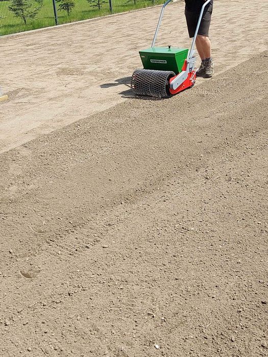 Siewnik do trawy Sembdner, mechaniczny siewnik WYNAJEM usługa