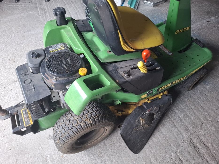 Kosiarka traktorek John Deere GX75