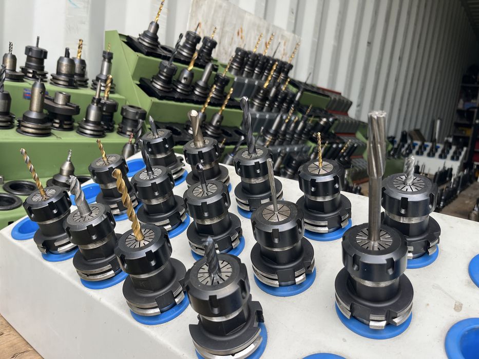 Oprawki narzędziowe SK40-2/20-70 z tulejkami ER i narzędziami