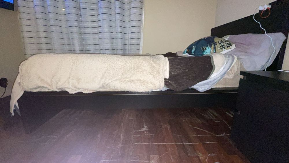 Cama IKEA MALM + Mesa de Cabeceira + Estrado