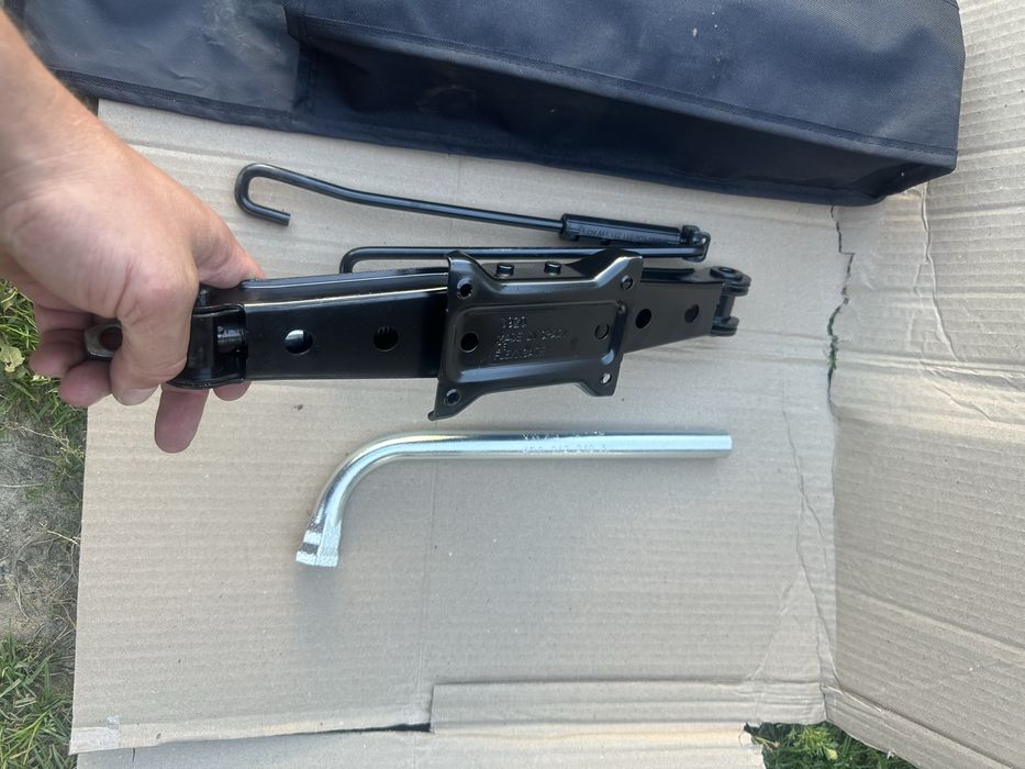 Домкрат vw golf 8,skoda octavia a8