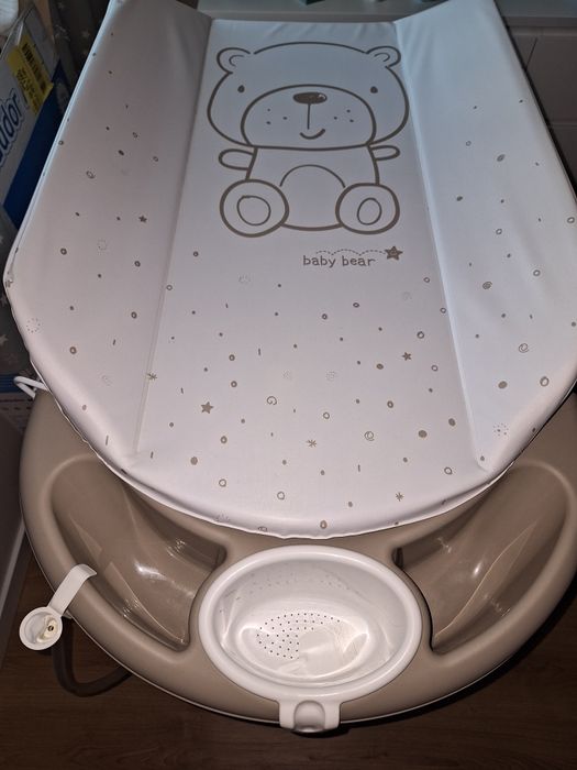 Banheira de bebe com muda fraudas