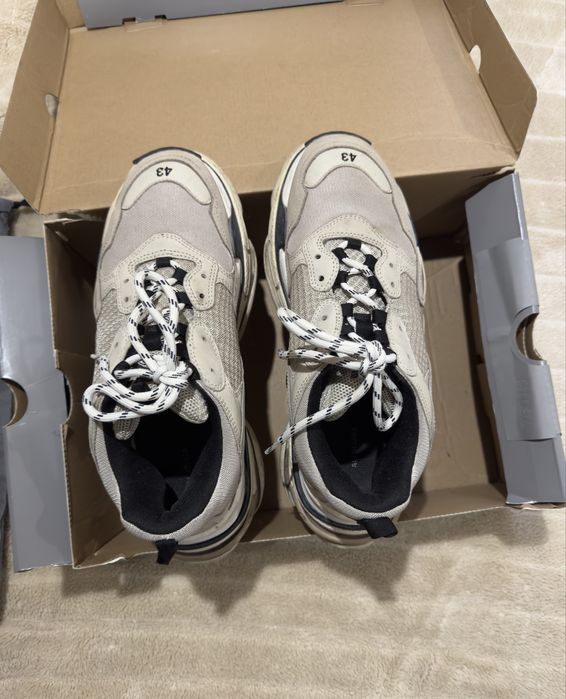 Balenciaga Triple S beige