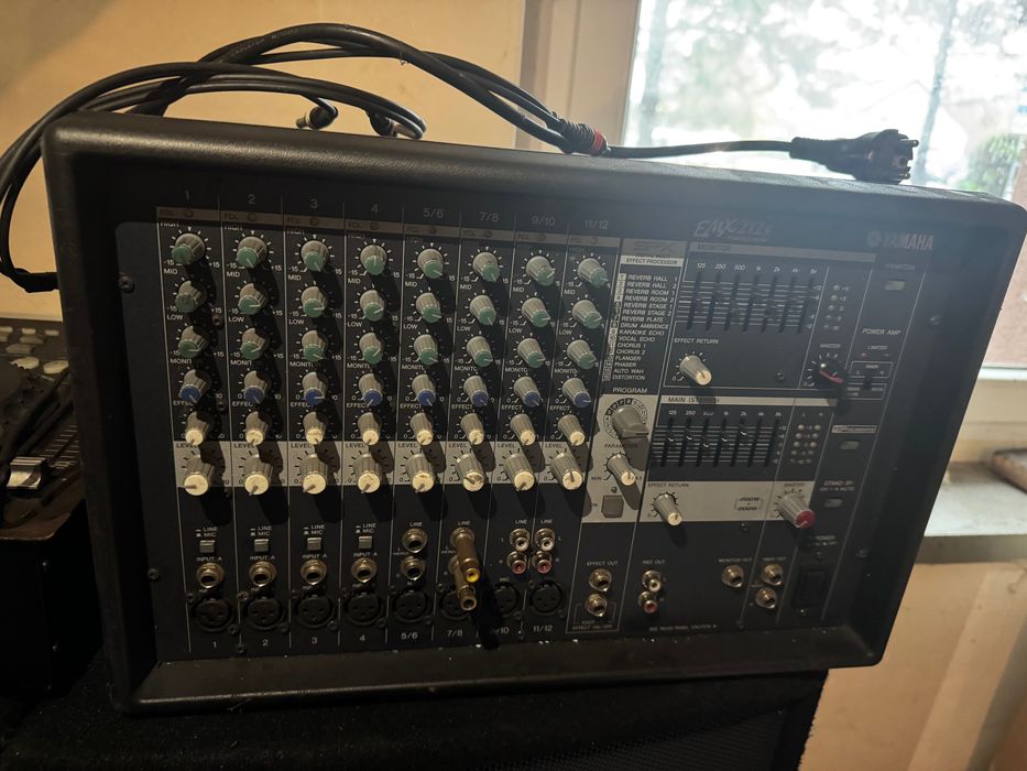 Zestaw Nagłośnienie PRO, Yamaha EMX, Wharfedale 2x15, Mikrofony