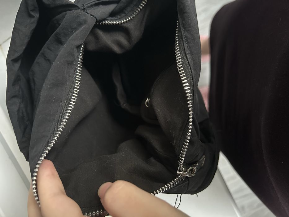 Чорна сумочка через плече