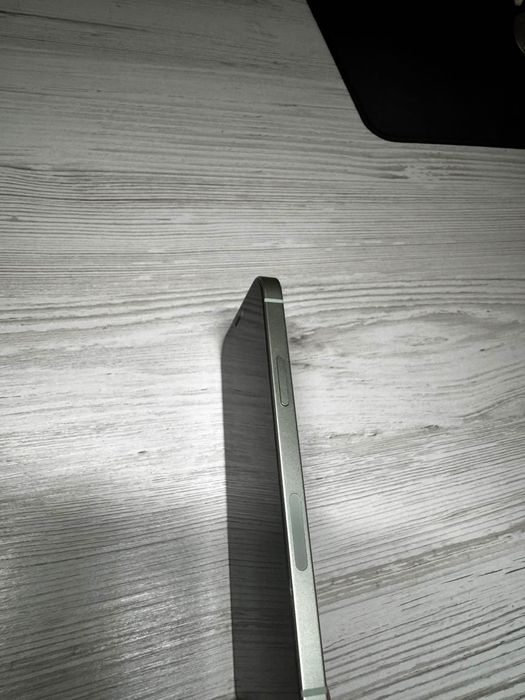 Продам телефон iPhone 12