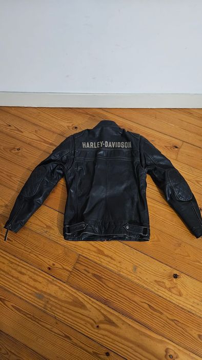 Blusão Harley Davidson em pele para mota. Com proteções e ventilações.