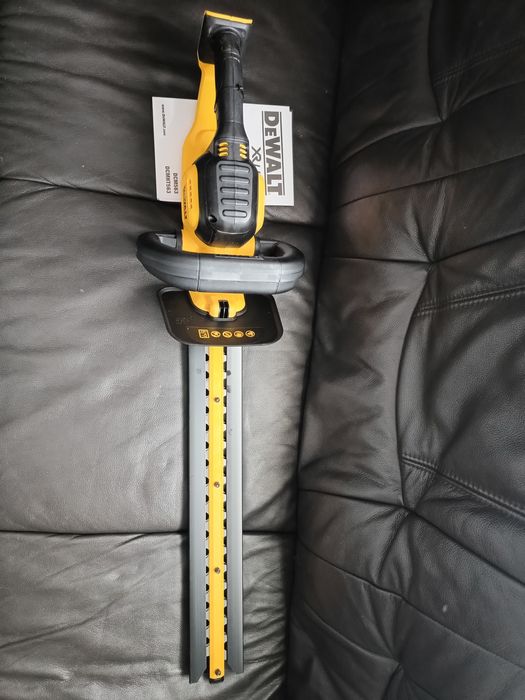 Кущеріз DeWalt DCM563PB
