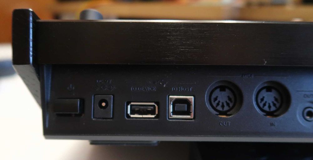 Sintetizador de bateria hIbrido Korg Drumlogue