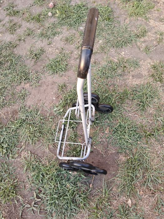 Carrinho flexível para escadas