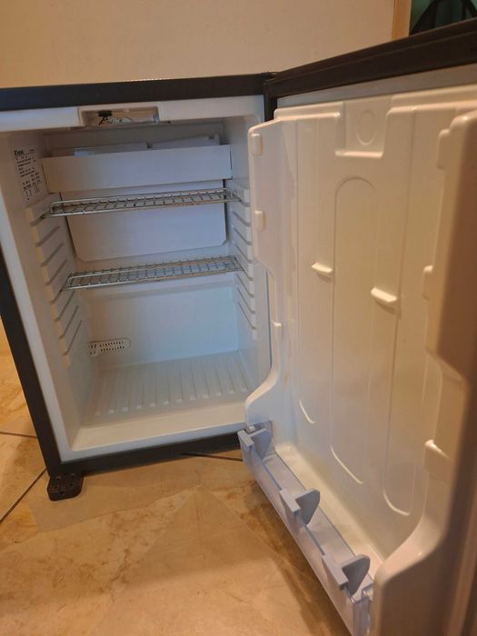 lodówka absorpcyjna mała ,Dometic 230V