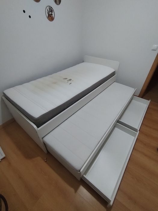 Cama dupla com gavetas