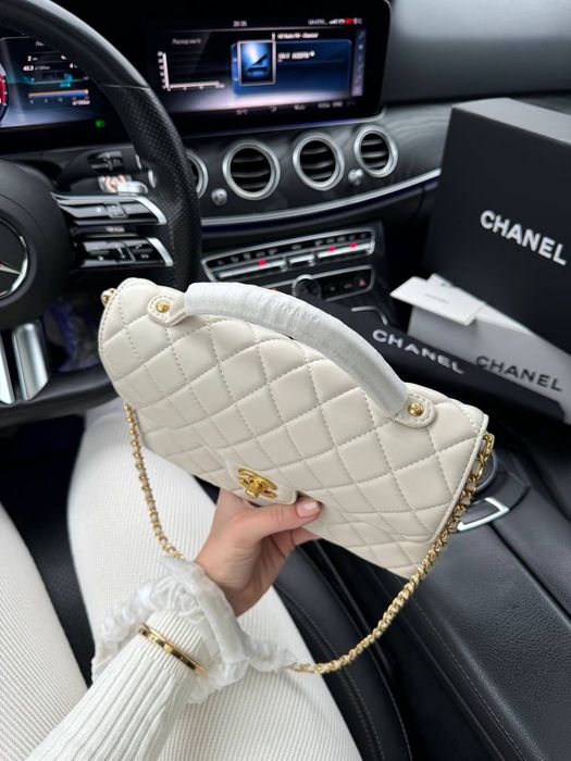 Chanel Medium Top Handle Light Beige Lambskin premium / сумочка Шанель