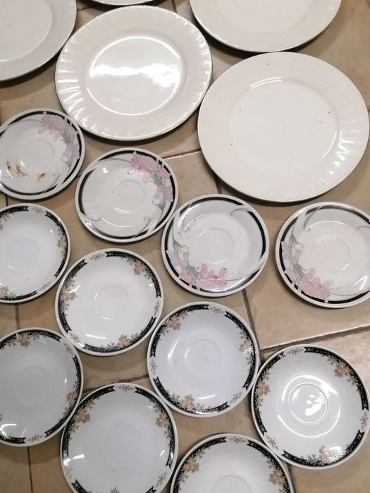 Pratos rasos e de sobremesa, cinzeiro de vidro, tudo por 5€