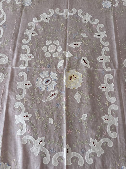 Colcha de casal organdy e algodão bordada à mão da madeira 230x268 com cores pastel