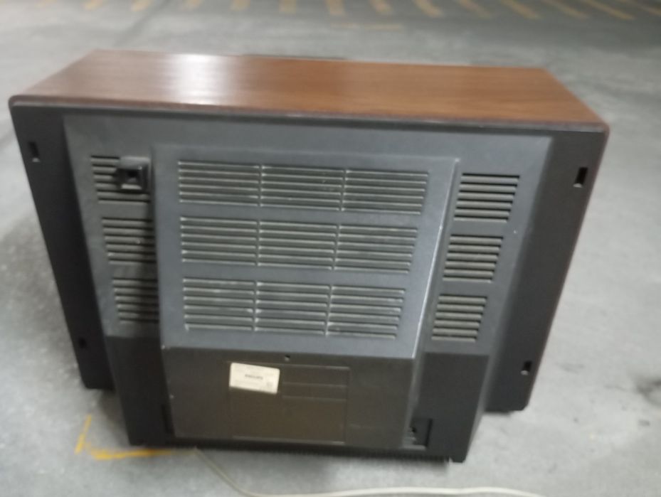 Televisão Philips a cores muito antiga