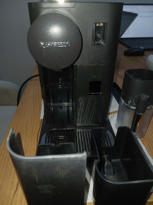 De Longhi Lattissima One + zestaw kapsulek gratis