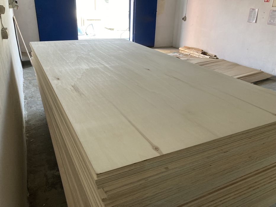 Sklejka liściasta 18 mm - piękna klasa - duży arkusz 310x153