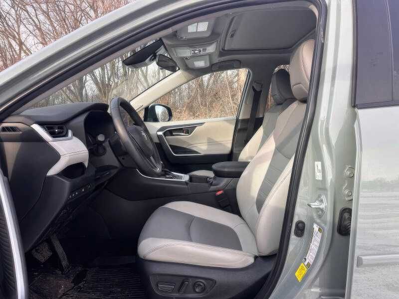 2023 Toyota RAV4 Hybrid XLE Premium