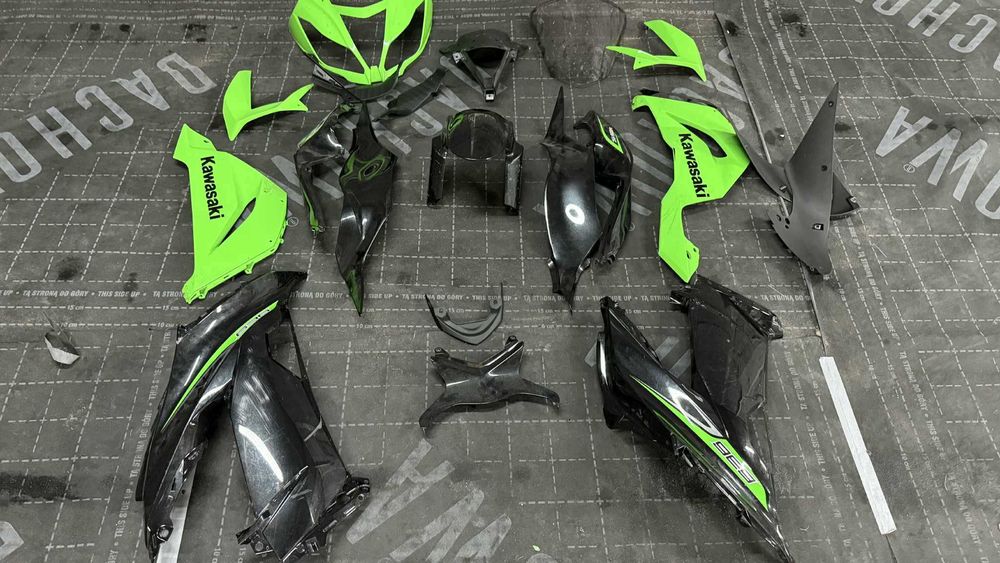 Plastiki OEM kawasaki zx6-r 13-18 + szybka OEM