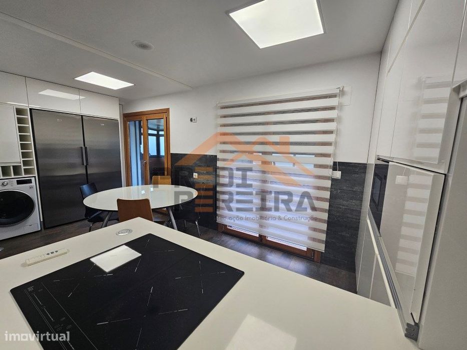 Arrendamento T3 com terraço e garagem, Urb. Jardim da Amoreira, Ram...