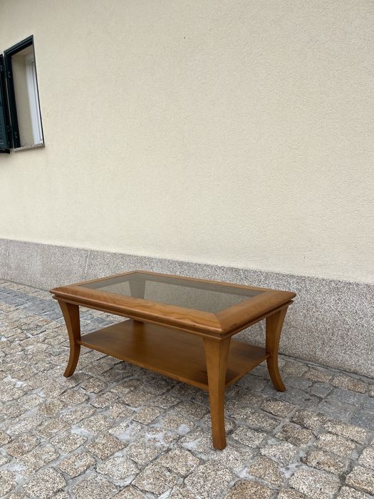 Mesa de Centro em Madeira e Vidro – Nova/Nunca Usada – Muito Robusta