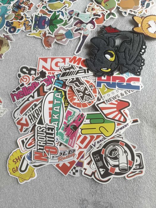 Zestaw naklejek 300szt = 6 x 50szt Pokemon. Rick i Morty, Flagi, Moto