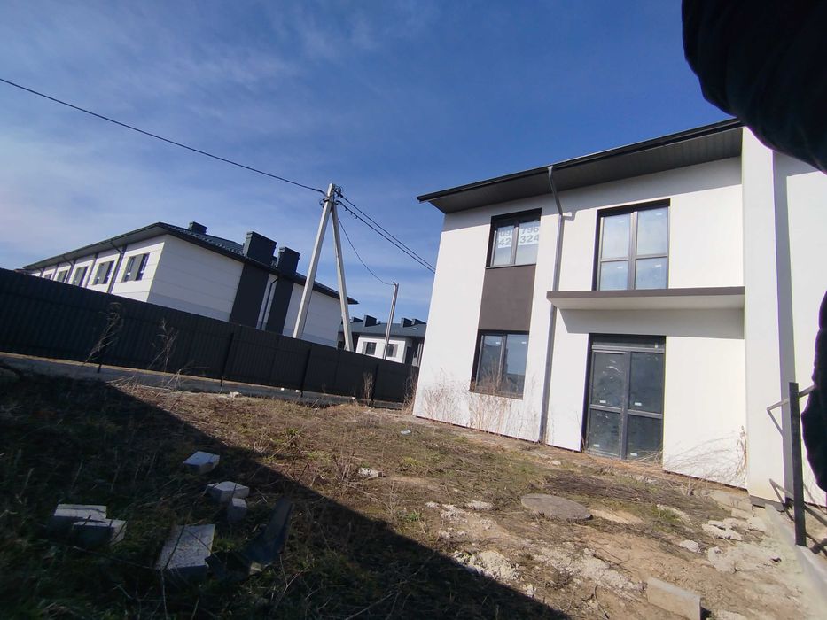 Кутовий, крайній цегляний,будинок,таунхаус.Площа 135м² 2,5ст газ гараж