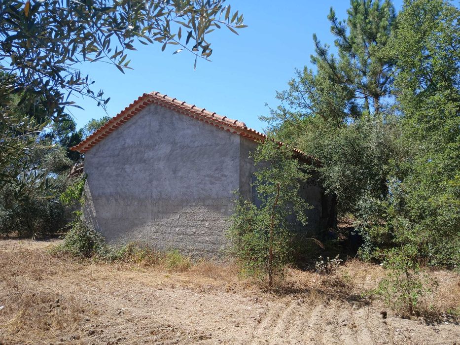 Terreno para venda em Vale de Santarém com construção iniciada