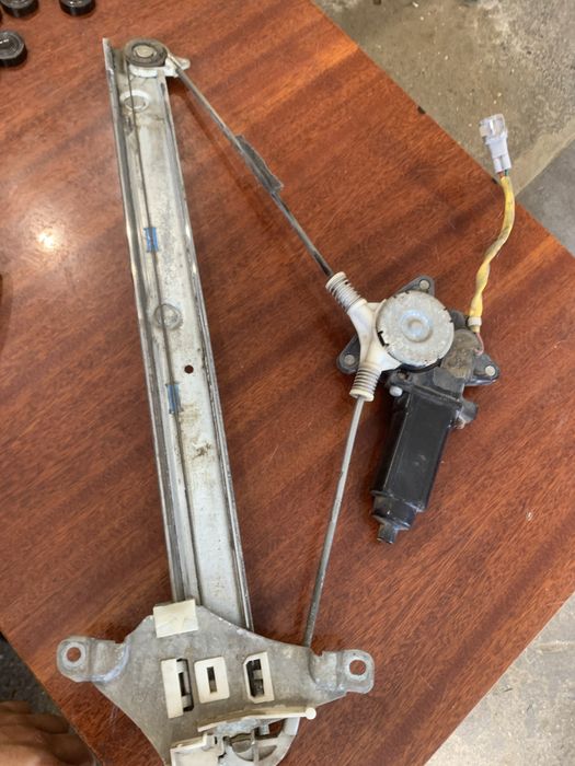 Стеклоподъемник toyota carina e