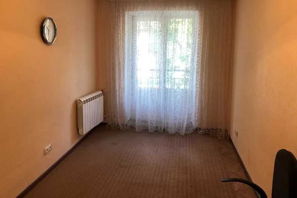 2х кімнатна на вул.Інститутській, 2й поверх, 47м2. Гарний стан!