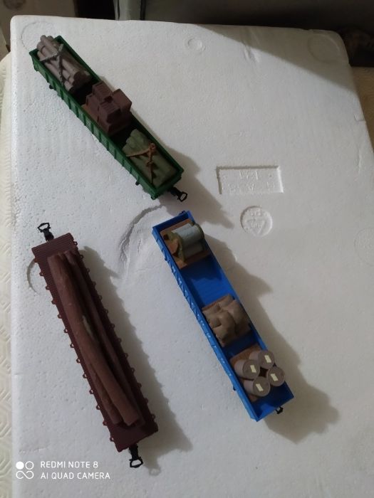 Cinco vagões de mercadorias HO