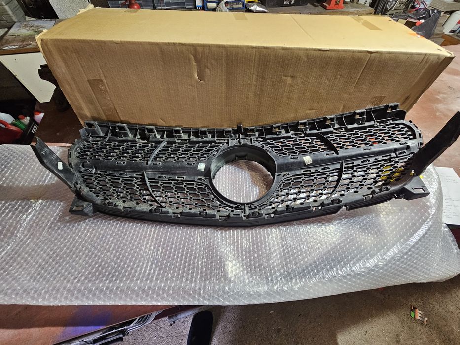 Grelha Mercedes Benz cla 2017