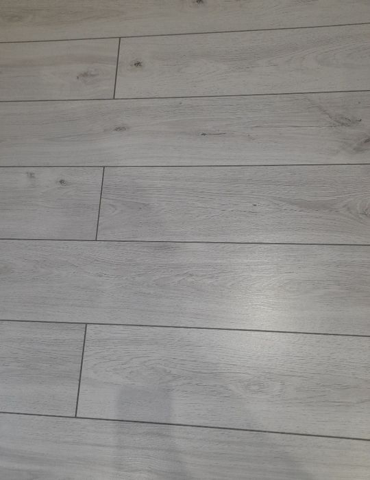 Panele laminowane szare struktura drewna  około 75m2