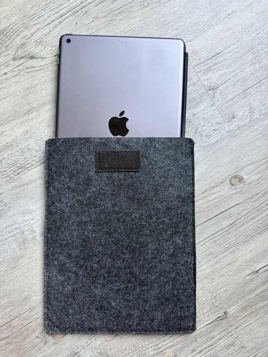 iPad (9th Generation) 64 GB Wi-Fi + Smart Keyboard (PT)