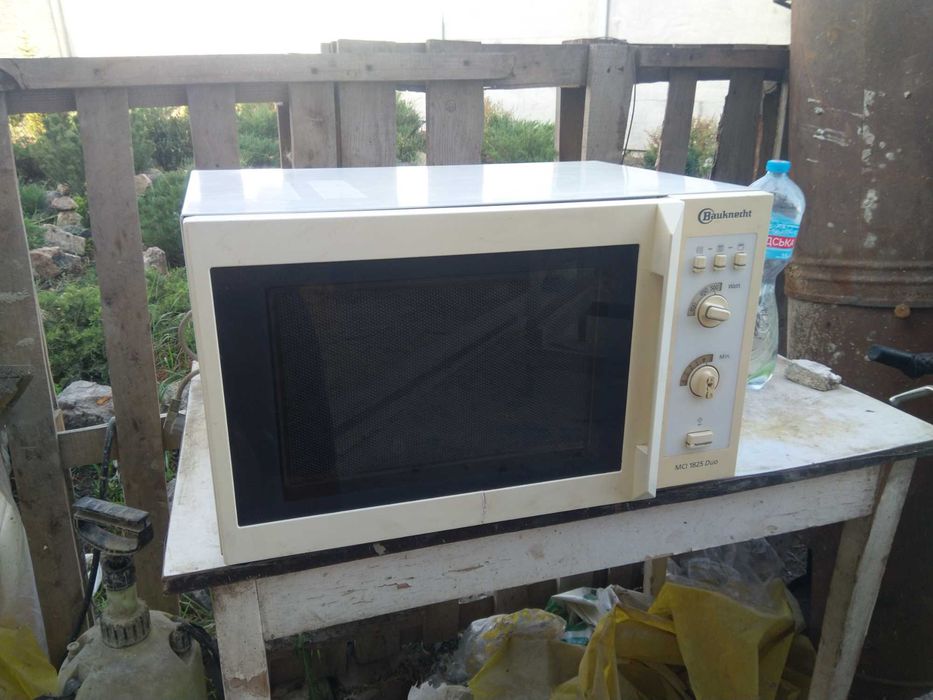 Продам микроволновую печь Bauknecht