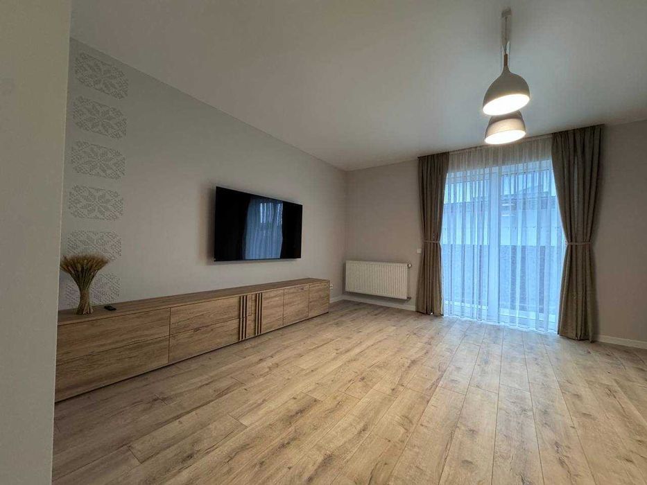 Оренда нового будинку є територія просторий Зимна Вода перша здача