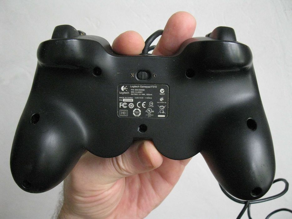 Проводной геймпад Logitech F310