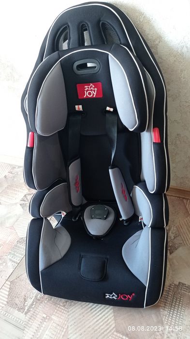 Состояние нового!Автокресло с бустером JOY
