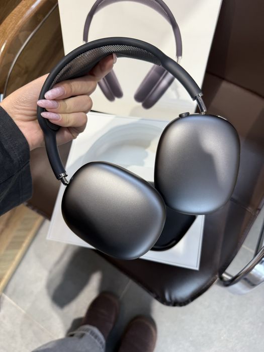 USED AirPods Max Space