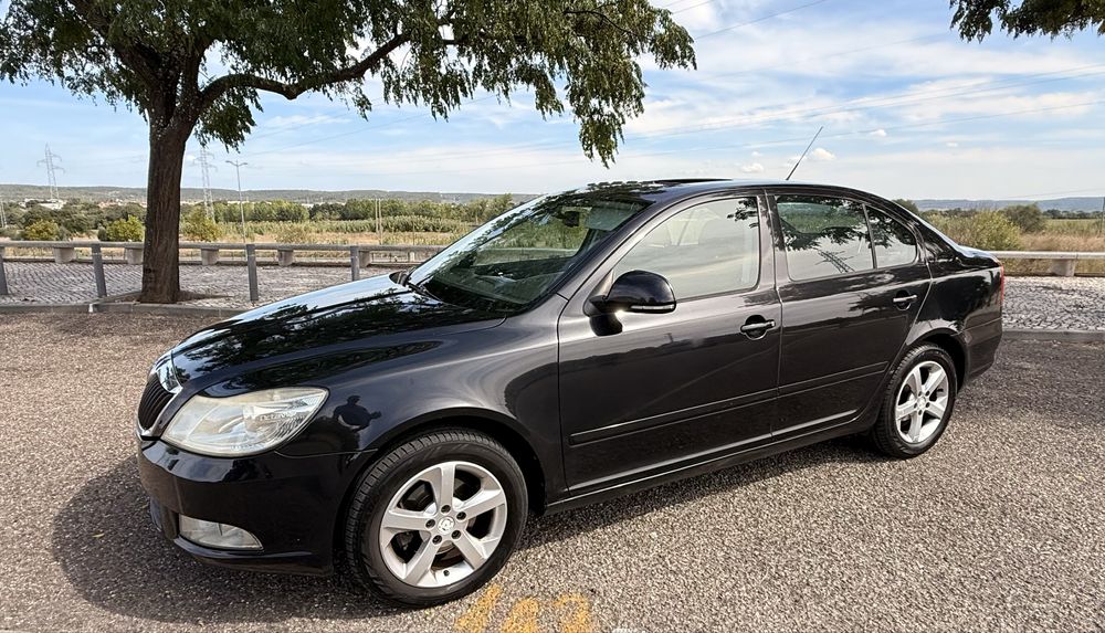 Skoda Octavia 1.6 TDI DSG (2010) – Caixa Automática | Teto de Abrir