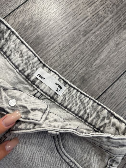 жіночі шорти.