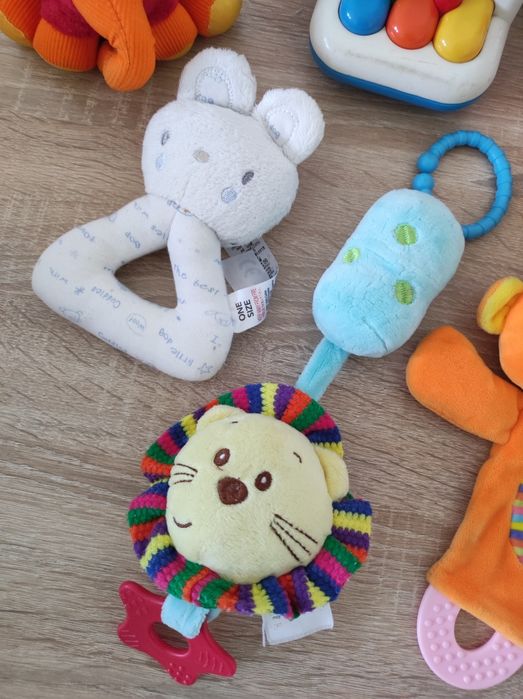 Zestaw zabawek zawieszek dla maluszka