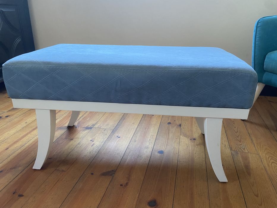 Banco estofado azul para pé da cama – 80 × 40 × 44 cm