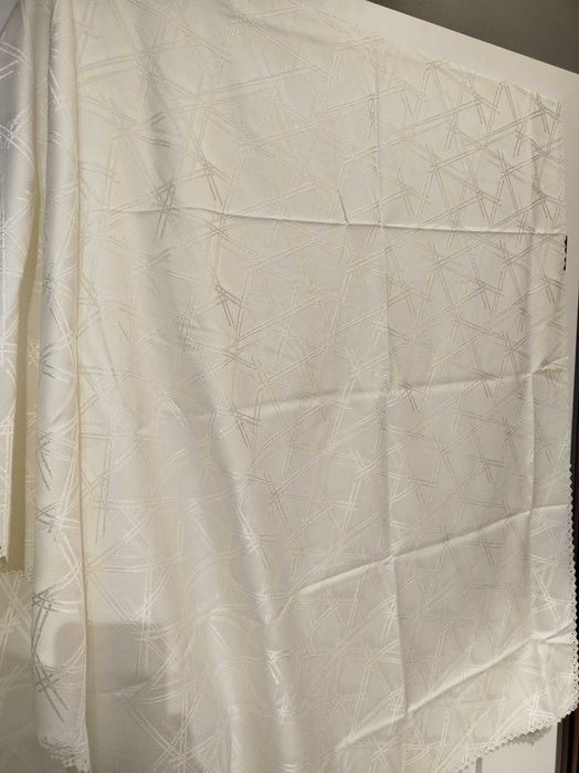 Nowy obrus plamoodporny kremowy ecru 140 cm x 180 cm